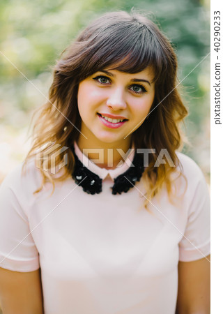 portrait of beautiful smiling brunette girl in autumn 40290233