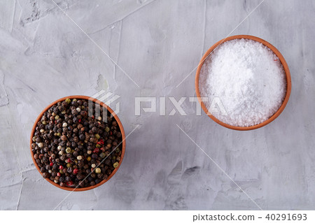 Conceptual composition of salt and pepper on spoons and bowls over light background, top view, close Conceptual composition of salt and pepper on spoons and bowls over light background, top view, close 40291693