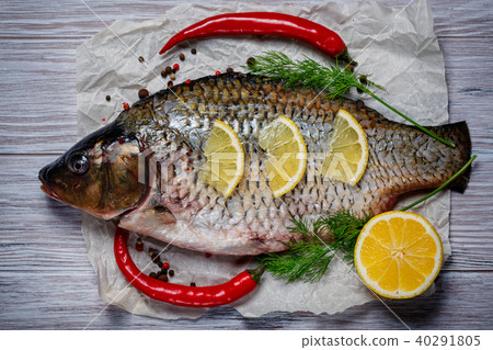 Carp fish with fresh vegetables 40291805