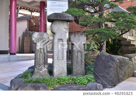 Christian lanterns in Meguro, Daishoin Christian lanterns in Meguro, Daishoin 40291823