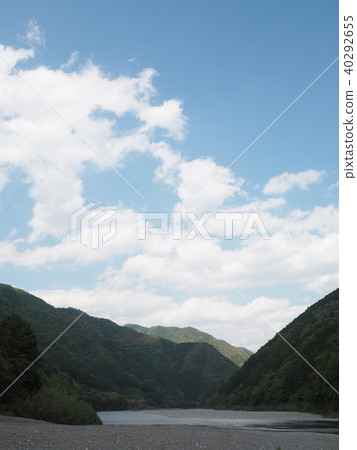 藍天和山和河 藍天和山和河 40292655