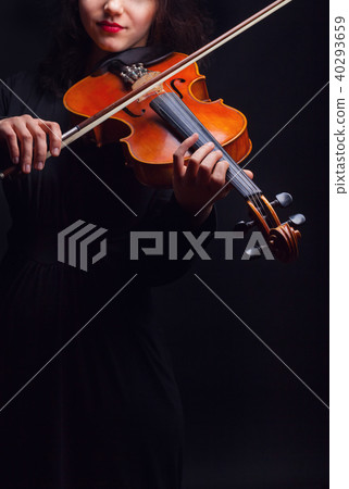 Violinist 40293659
