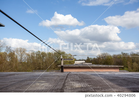 safety cable on the roof 40294806