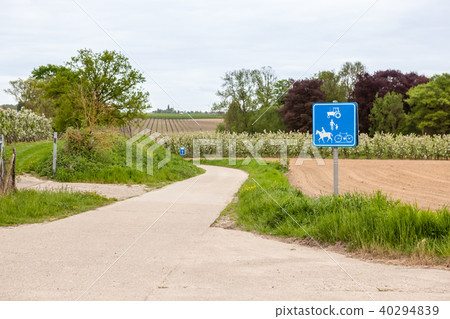 signpost of afarming along the road 40294839