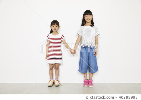 Sister image 40295995