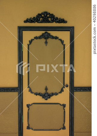 Old dramatic brown doors. 40298886