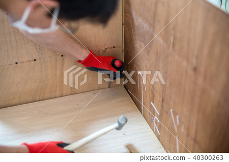 Dismantling the closet 40300263