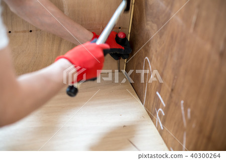 Dismantling the closet 40300264