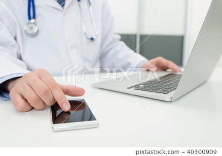 Doctor working in hospital or clinic 40300909