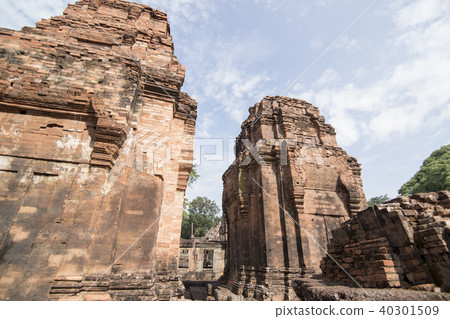 THAILAND BURIRAM KHMER TEMPLE PRASAT MUANG TAM THAILAND BURIRAM KHMER TEMPLE PRASAT MUANG TAM 40301509