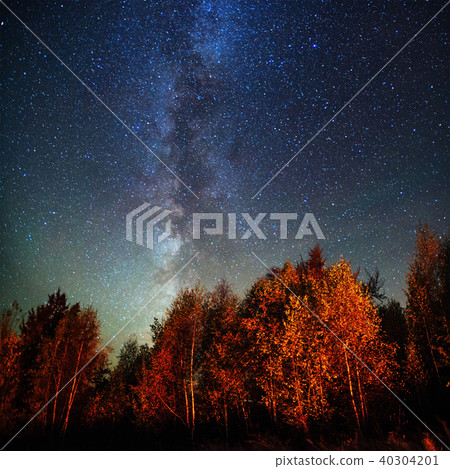 fantastic winter meteor shower and the snow-capped mountains 40304201