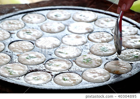 Coconut milk mix sugar and flour 40304895