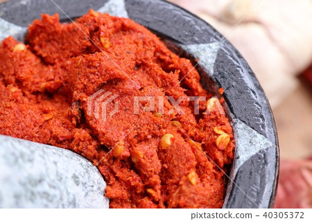 chili curry and ingredients 40305372