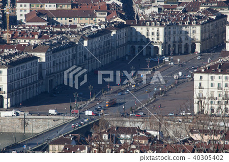 Piazza Vittorio Veneto 40305402