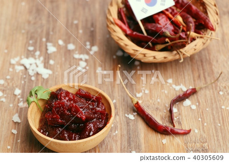 Korean red chili sauce - kochujang 40305609