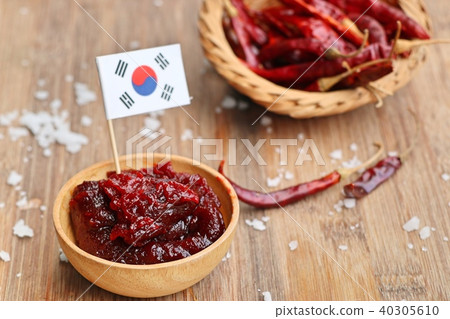 Korean red chili sauce - kochujang 40305610