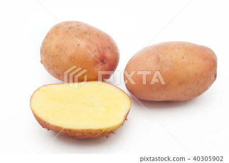 Quality of potatoes Arosa. isolated on white background Quality of potatoes Arosa. isolated on white background 40305902