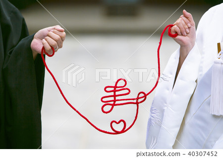 Before taking a wedding dress 40307452