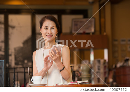 中間業務女人形象 40307552