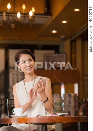 中間業務女人形象 40307554