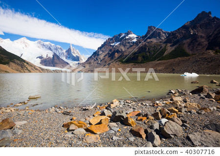 Los Glaciares National Park 40307716