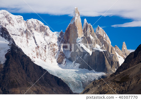 Glaciers and mountains Fitz Roy, Cerro Torre Glaciers and mountains Fitz Roy, Cerro Torre 40307770