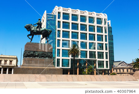 Plaza Independencia in Montevideo Plaza Independencia in Montevideo 40307964