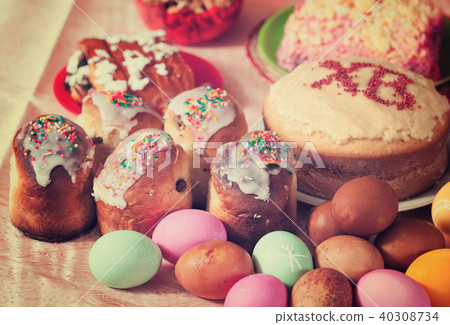Easter cakes and eggs 40308734