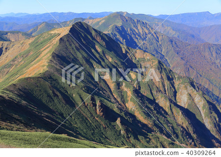 See the direction of Mt. Manoyama from Mt. Tanigawa at the top of Mt. Tanigawa 40309264