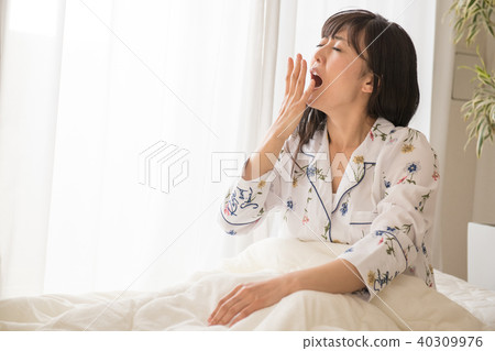 Image of a young woman getting upset Image of a young woman getting upset 40309976