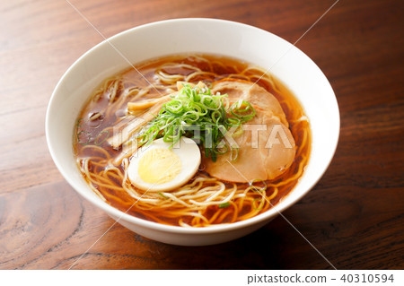 soy source ramen  40310594