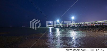 Pristine beach at Wellington Point, Brisbane 40312147