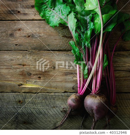Bunch of fresh organic beetroot on wooden 40312946