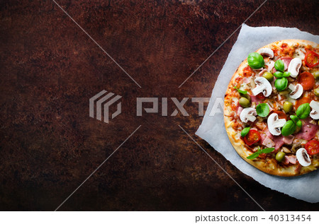 Fresh italian pizza with mushrooms, ham, tomatoes Fresh italian pizza with mushrooms, ham, tomatoes 40313454