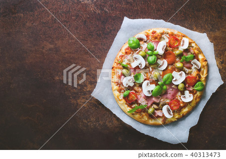 Fresh italian pizza with mushrooms, ham, tomatoes Fresh italian pizza with mushrooms, ham, tomatoes 40313473