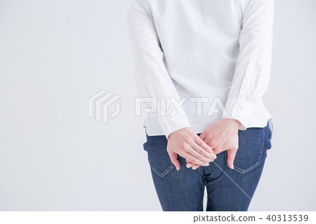 The person who holds a butt The person who holds a butt 40313539