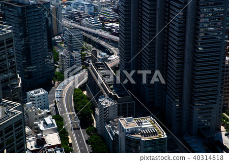 Shinjuku Fukutoshin Building Tokyo Expressway Bridge between the valleys of the building 2012.04 b 40314818