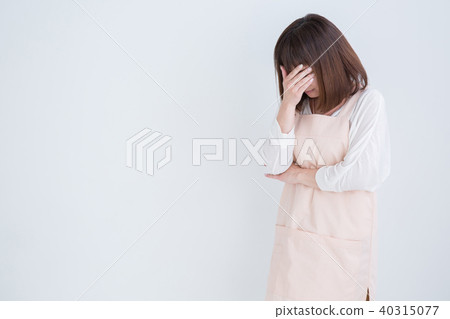Crying woman in apron Crying woman in apron 40315077