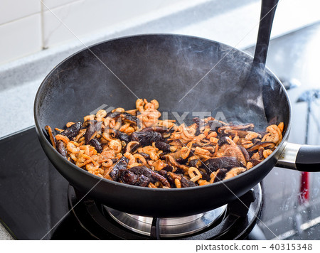 食譜 粽子 肉粽 端午節 炒餡料 Zhonzi Stir frying Fillings 炒める 40315348