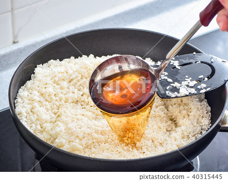 Zhonzi翻炒咸飯翻炒 40315445