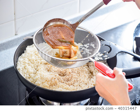 Zhonzi翻炒咸飯翻炒 40315447