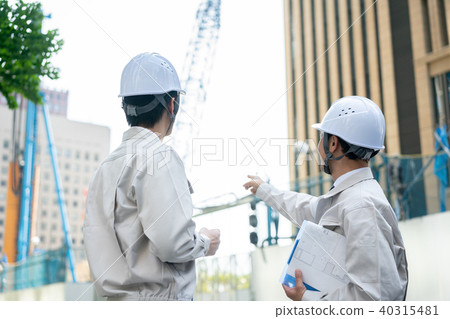 Worker businessman 40315481