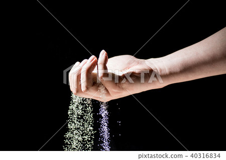 Hand grabbing the sand Hand grabbing the sand 40316834