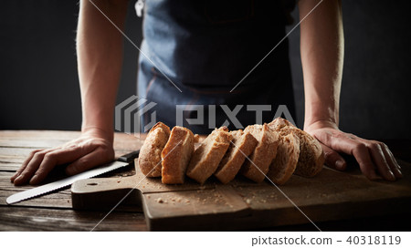 Whole grain bread put on a kitchen plate with a chef, 40318119