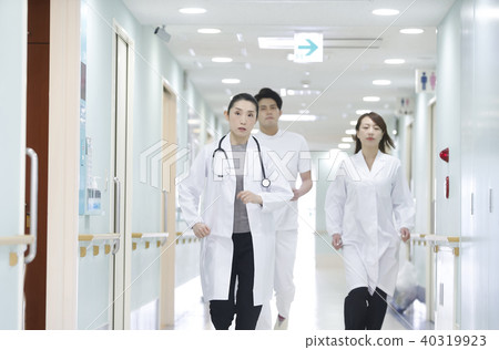 Hospital emergency medical team 40319923