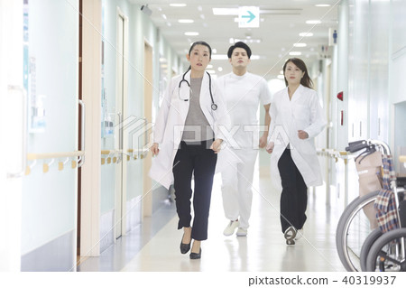 Hospital emergency medical team 40319937