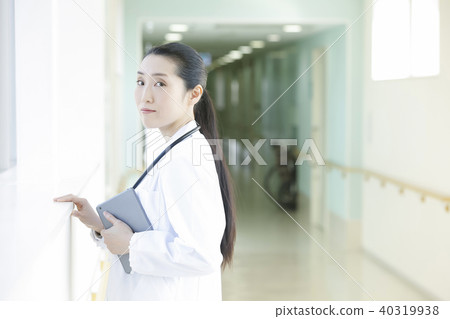 Women's doctor 40319938