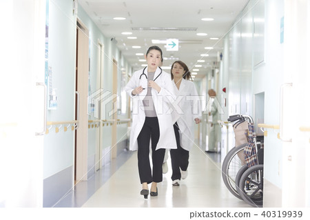 Hospital emergency medical team 40319939