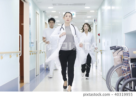 Hospital emergency medical team 40319955