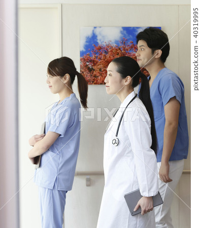 Medical hospital female doctor nurse 40319995